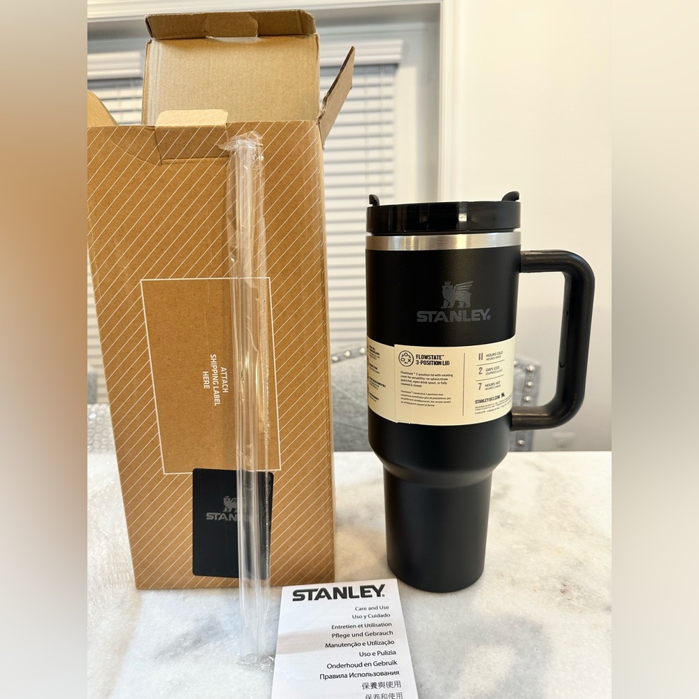 Stanley The Quencher H2.0 Flowstate Tumbler 40oz Tumbler Black, New In Box